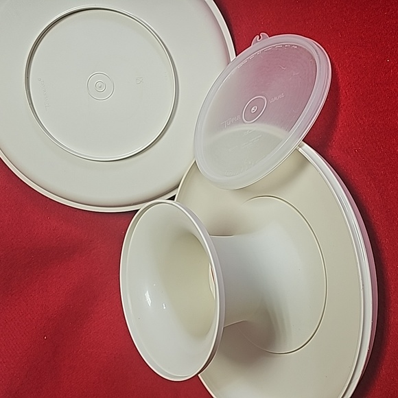 Tupperware Serve It All 4pc Set Cake Veggie Pedestal Tray Lid Almond Vtg - Picture 3 of 9